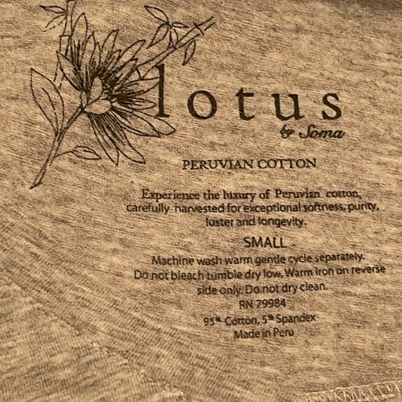 Lotus by Soma Size Small 3/4 Sleeve V Neck Top - Picture 8 of 11